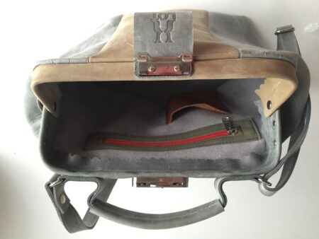 dokterstas beige met ijsblauw - VERKOCHT -