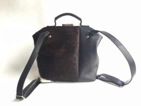 Dokterstas rugzak zwart/ koeienvacht met bolletjes ( VERKOCHT )