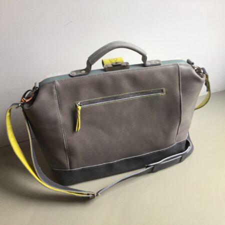 backside dokterstas grijs met koeienvacht ( VERKOCHT )