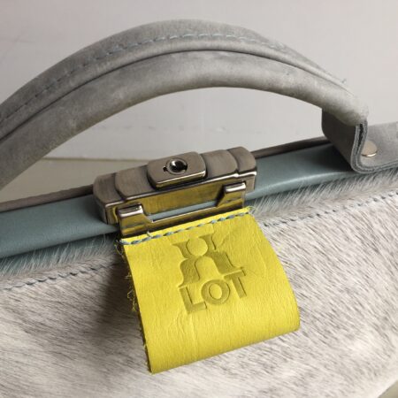 lot-logo dokterstas grijs met koeienvacht ( VERKOCHT )