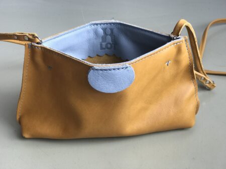 kniptasje PUK okergeel/ ijsblauw