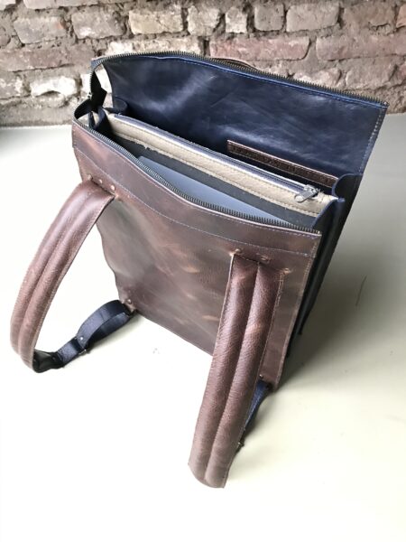 IMG_3490 Voorbeeld werktas / rugtas donkerbruin met donkerblauw