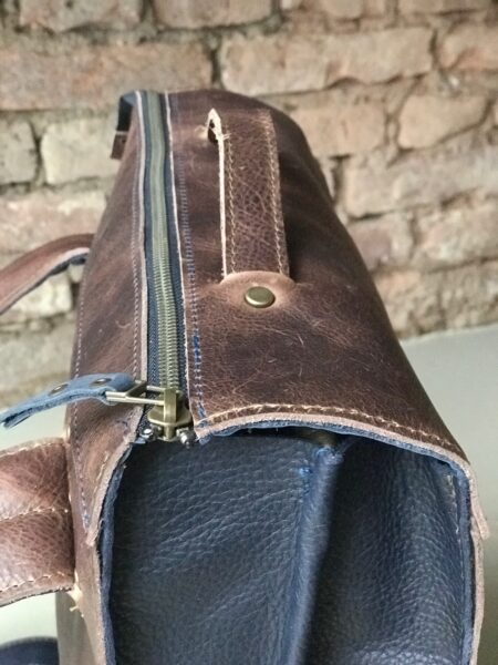 IMG_3497 Voorbeeld werktas / rugtas donkerbruin met donkerblauw