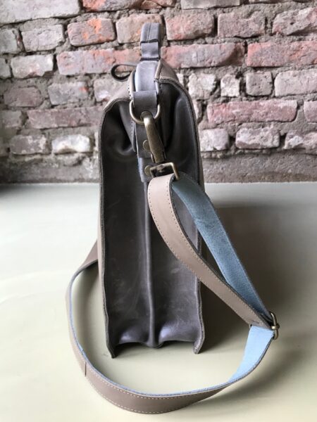 charleyleverkop laptoptas CHARLEY lever/ taupe/ fuchsia rits