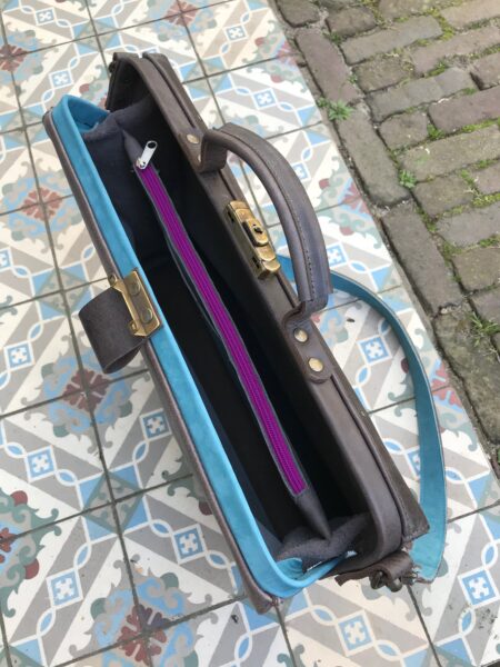 laptoptas CHARLEY donkerbruin / taupe / blauwe accenten