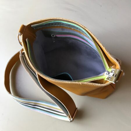 bil ocher inside KATE okergeel met gekleurde draagband