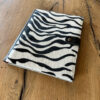 lederen cover voor Onyx Boox Note Air 2 plus met sluiting zebraprint