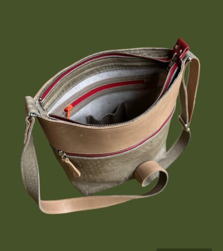 shopper SAMMY lever met croco print / crème