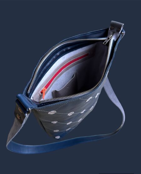 tony donkerblauw inside shopper TONY donkerblauw met grijze stippen