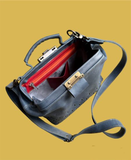 dokterstas jeansstyle open Dokterstas denim leather met studs