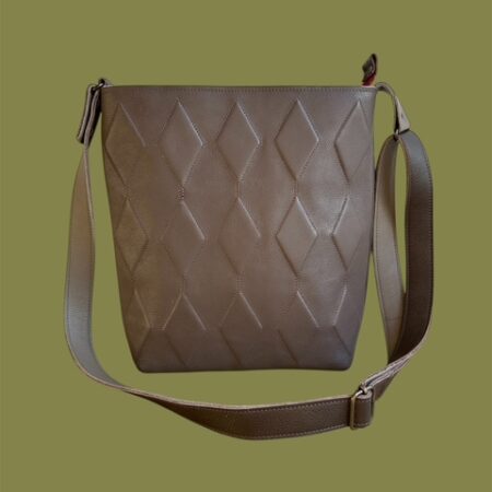 Shopper TONY – handgemaakte leren tas in taupe met ruitpatroon