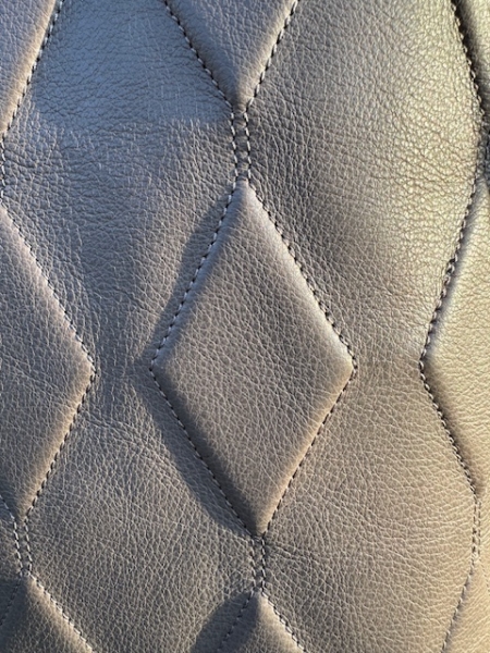 Shopper TONY – handgemaakte leren tas in taupe met ruitpatroon