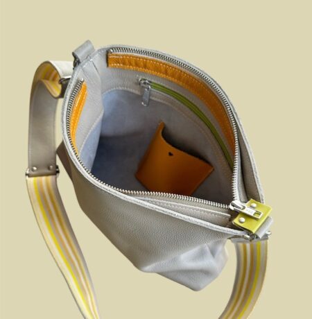 KATE offwhite met gekleurde draagband